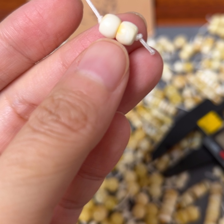 蜜蜡未镶嵌裸石6.2mm