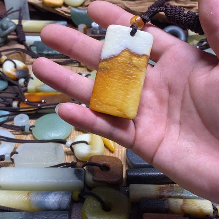 蛇纹石玉未镶嵌挂件抖**户