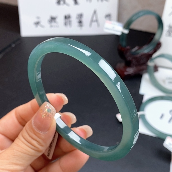 翡翠手镯未镶嵌65尺寸