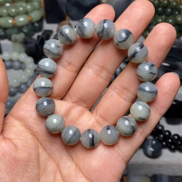 演***演和田玉（墨玉）未镶嵌颈饰