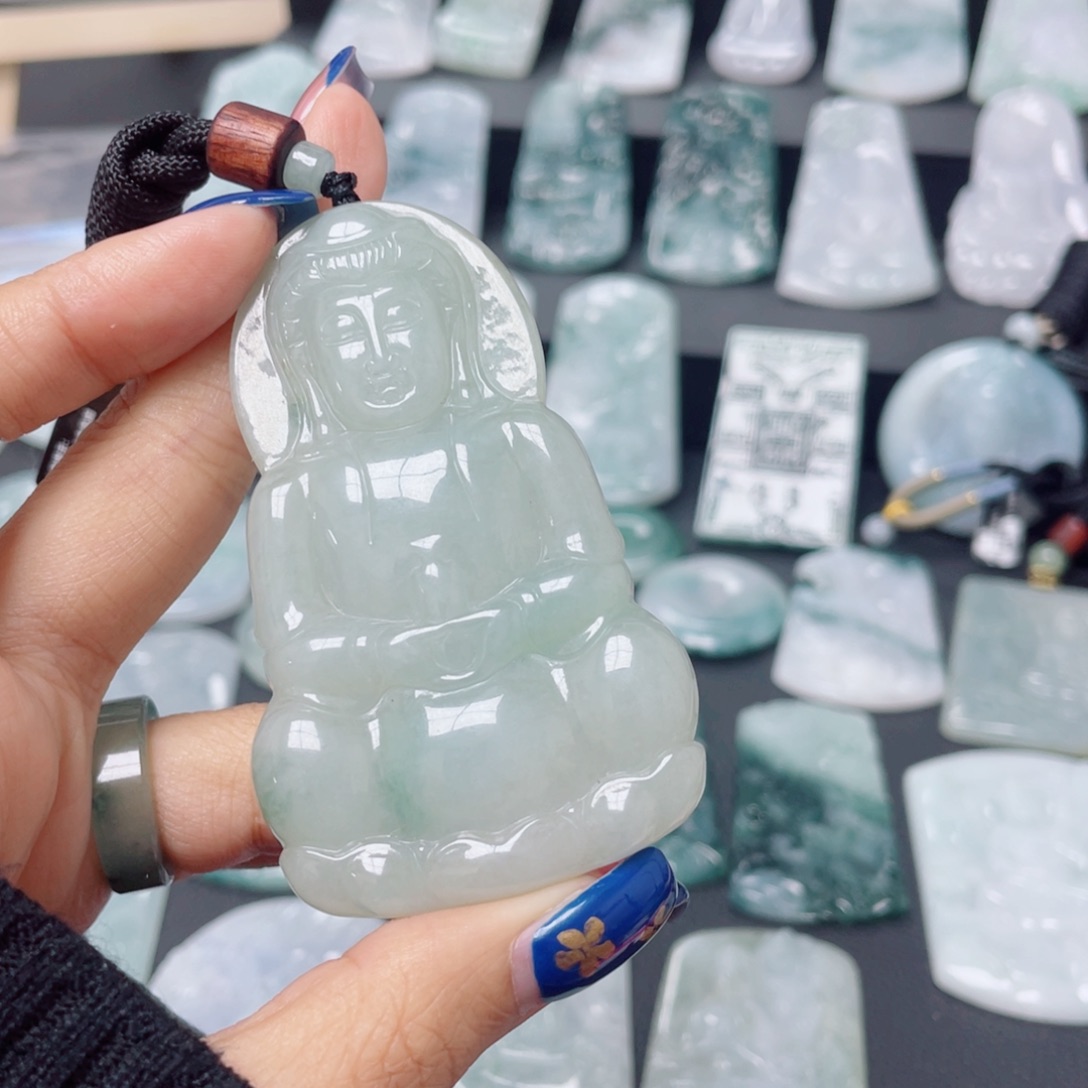 疯***人翡翠未镶嵌颈饰观音