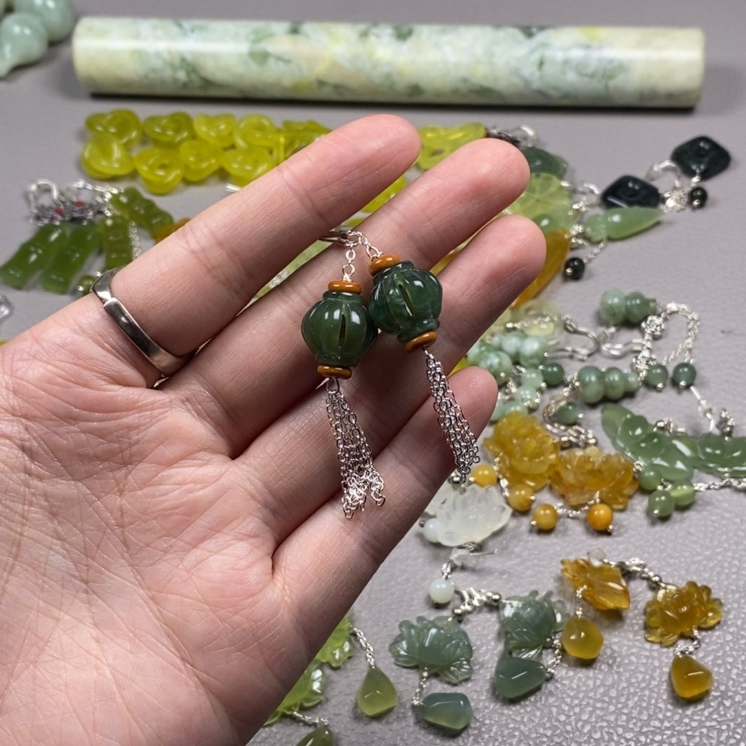 蛇纹石玉未镶嵌挂件耳饰