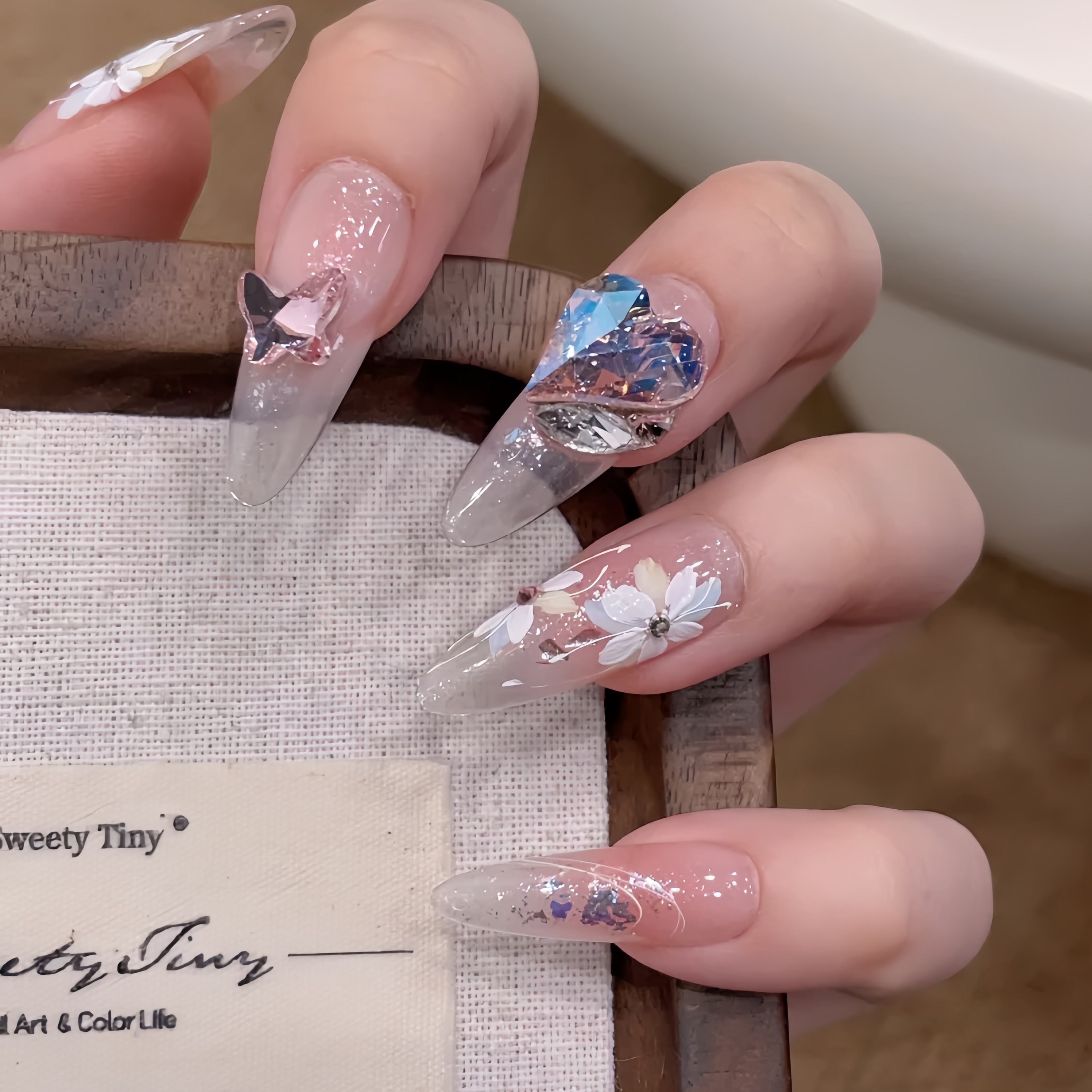 SSR【匠作•花语-瑶台】Ukulele施华洛设计款大师手绘清透爆闪穿戴甲