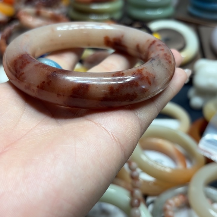 贵***涵石英岩玉合金颈饰