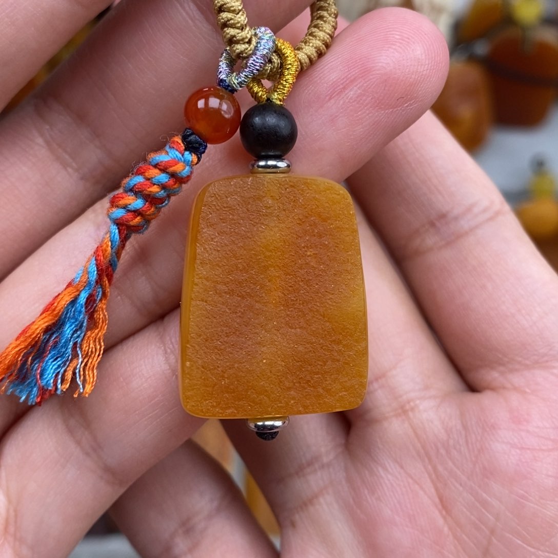 未镶嵌吊坠(赠链)琥珀