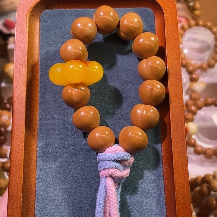 猴头核桃吊坠大馒头屁桃卡17小手持小花款