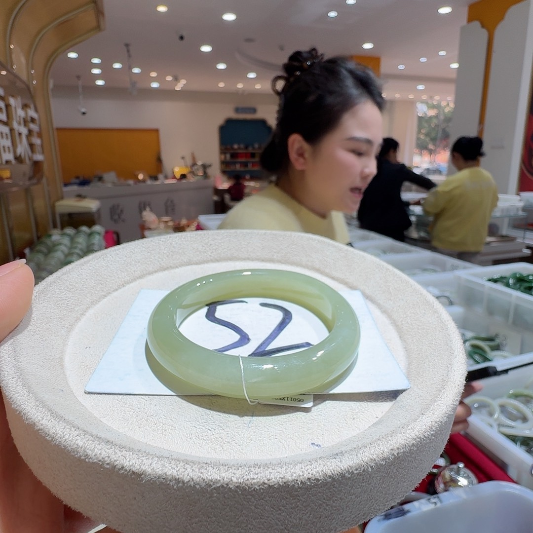 和田玉未镶嵌手镯390