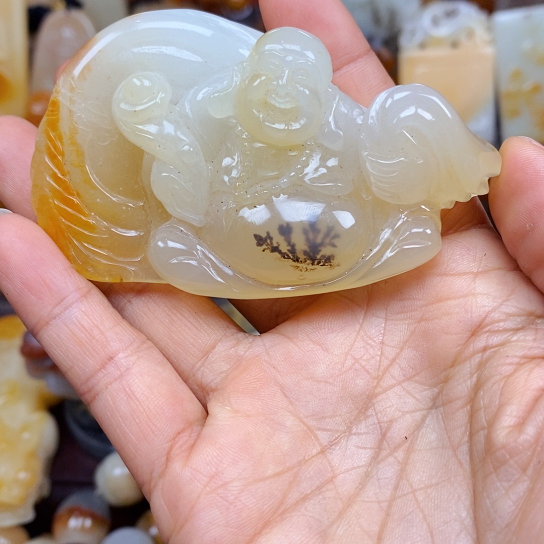 石英质玉（黄龙玉）颈饰未镶嵌