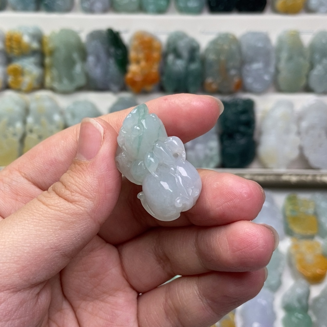 翡翠吊坠(赠链)未镶嵌