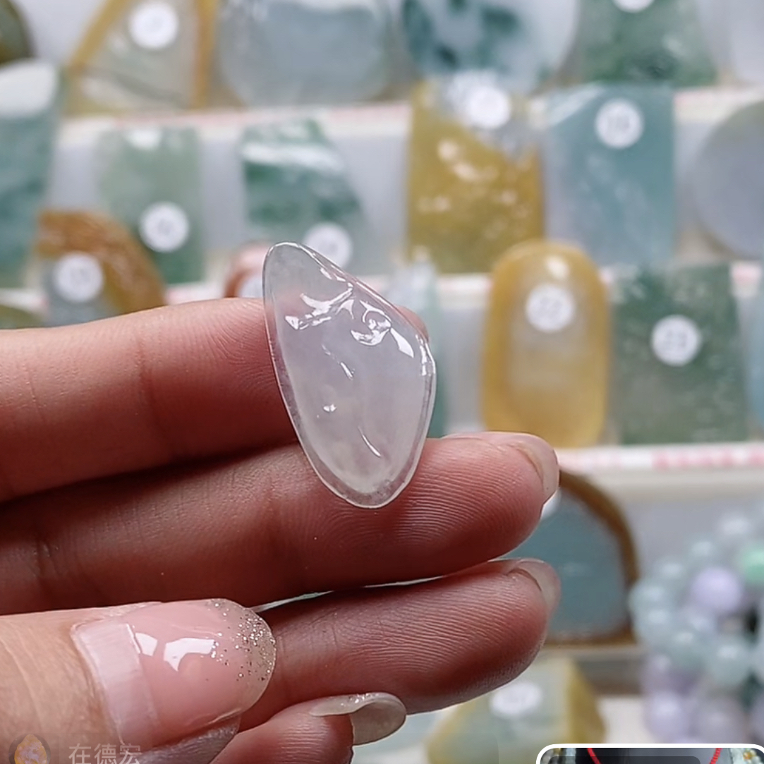 缅甸天然A货翡翠挂件