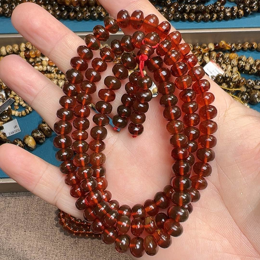 琥珀颈饰未镶嵌红**头抚顺