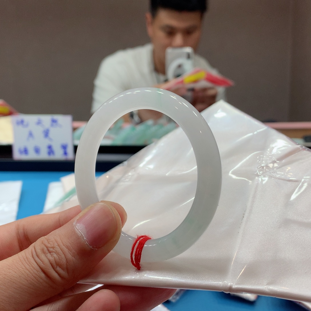 翡翠手镯未镶嵌.****哈