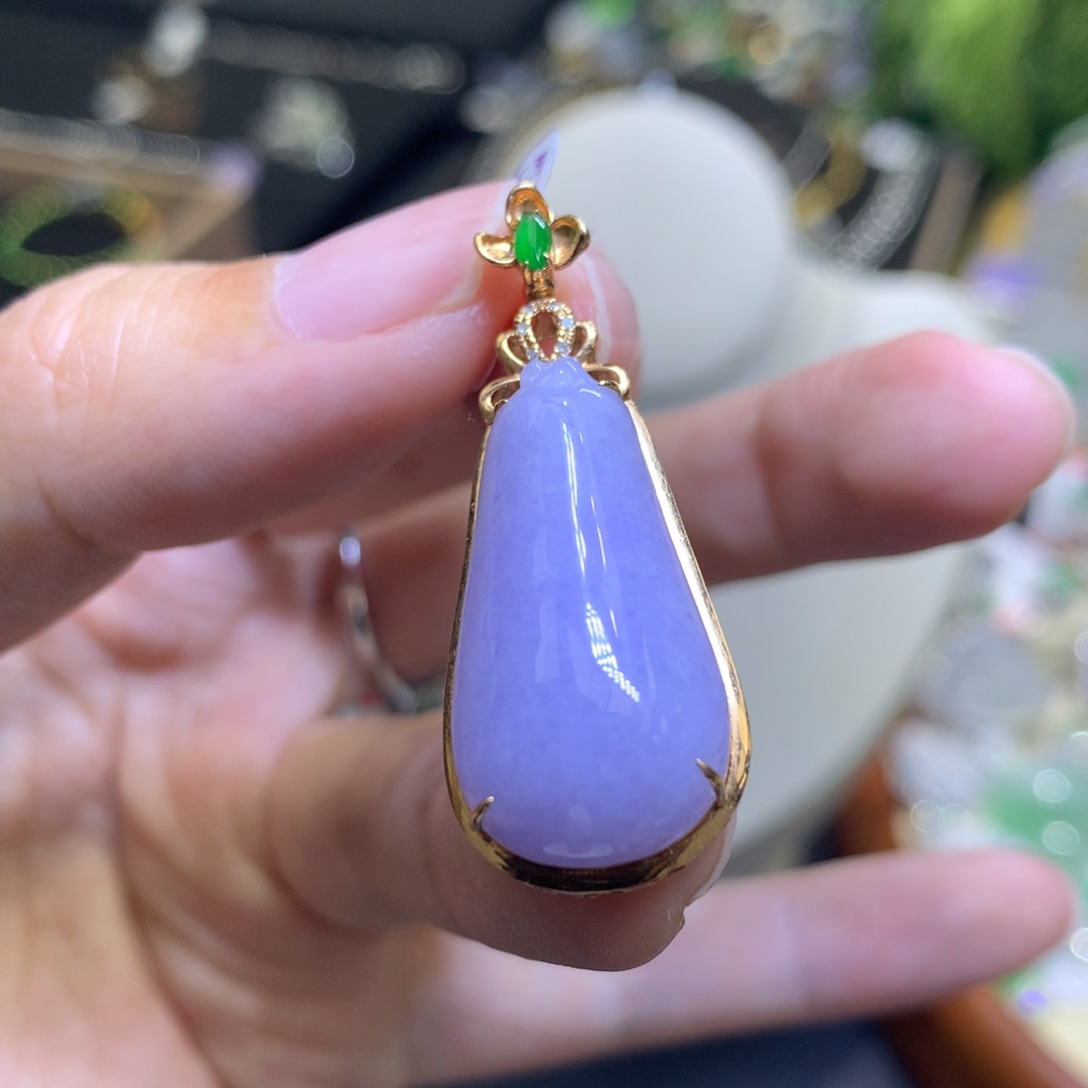 颈饰18K金镶嵌翡翠