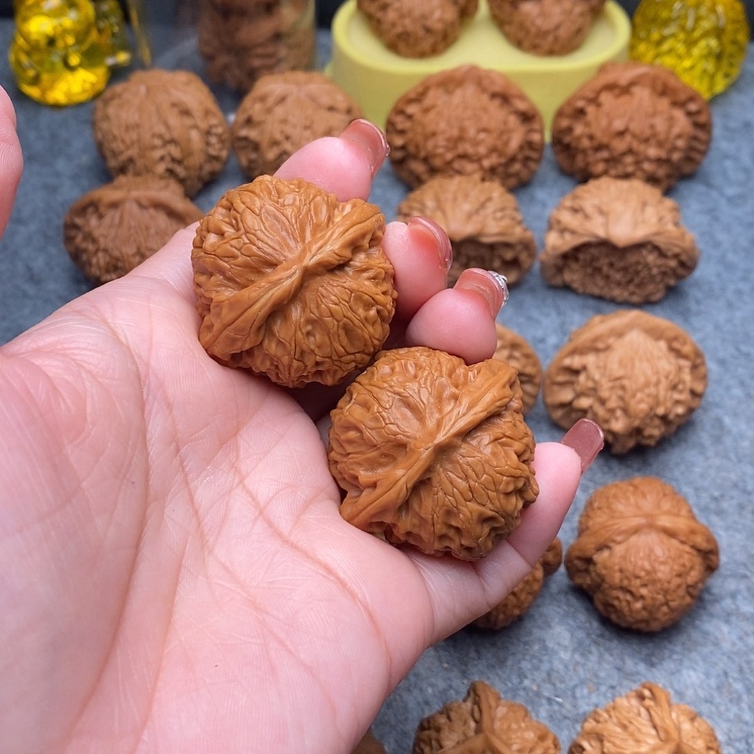 文玩核桃把件精品红皮宫灯40全品