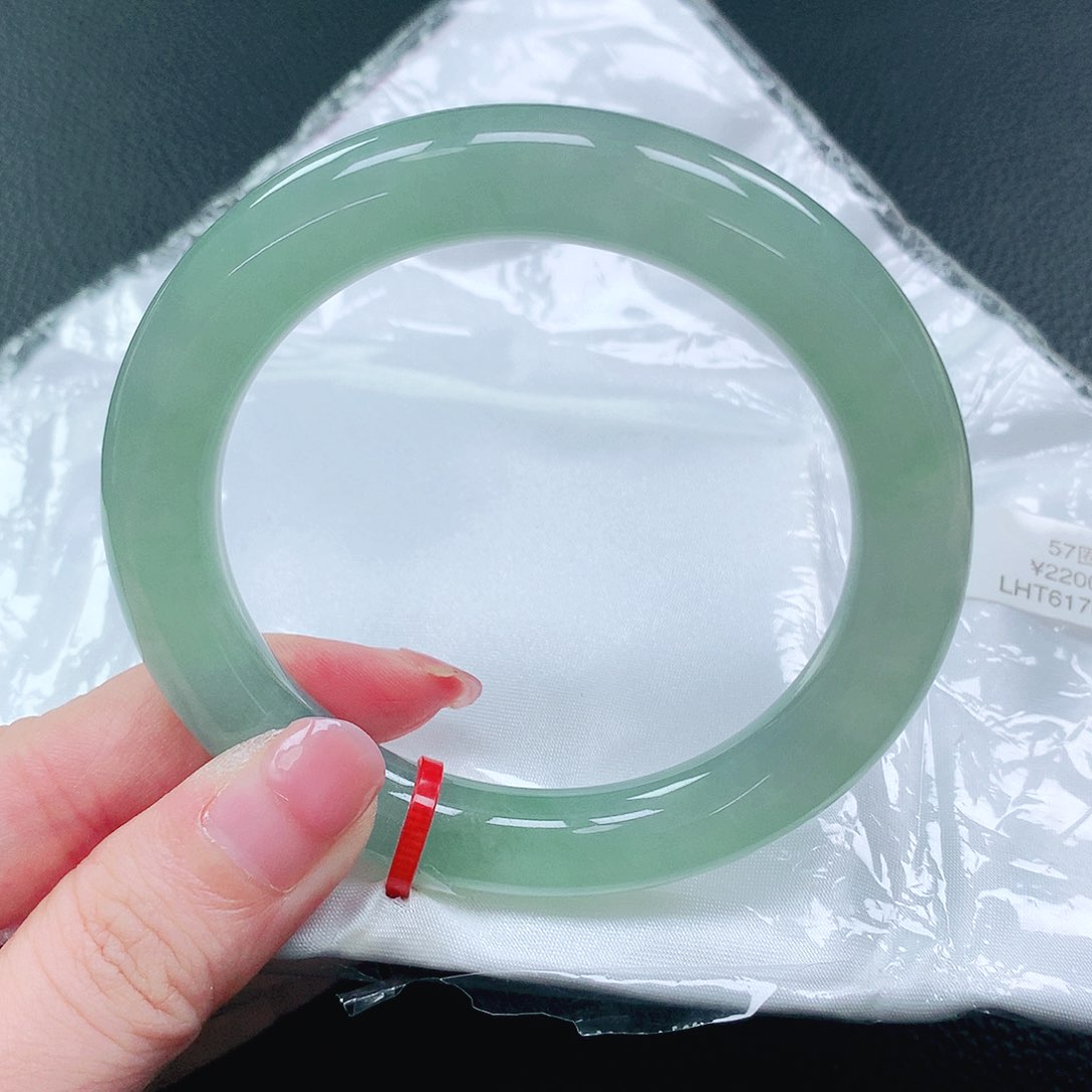 翡翠手镯未镶嵌57圈