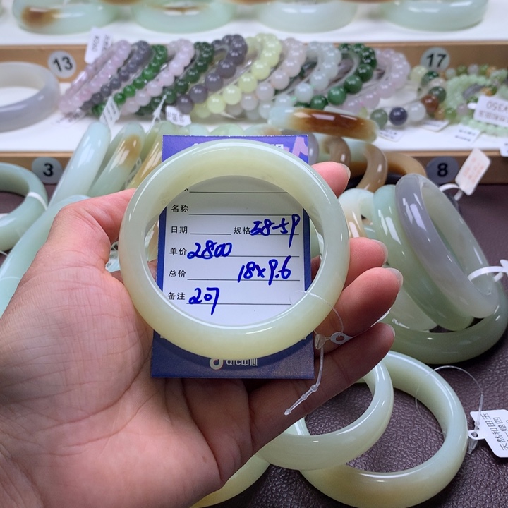 刘***竹和田玉未镶嵌手镯