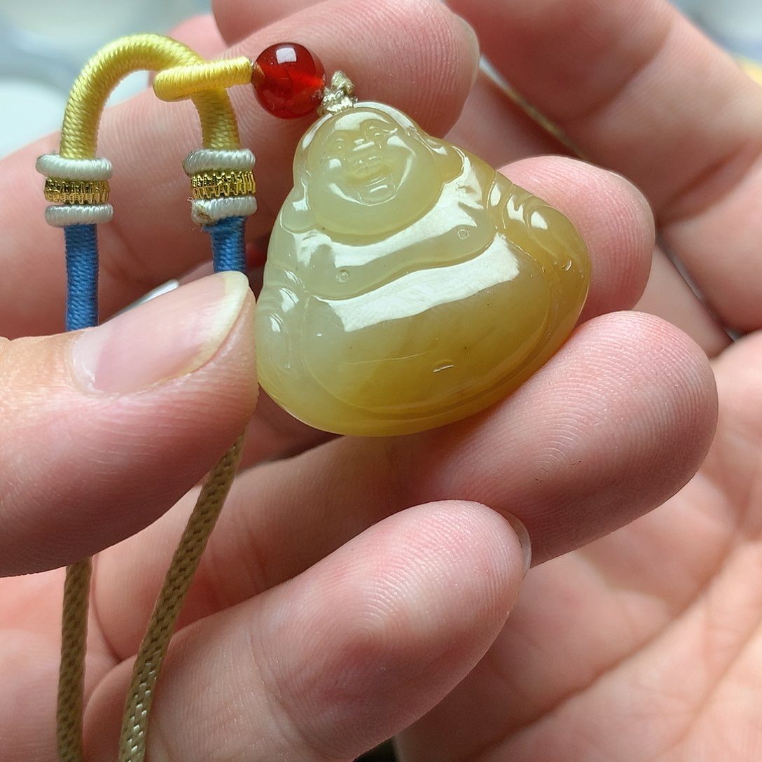 颈饰未镶嵌和田玉佛