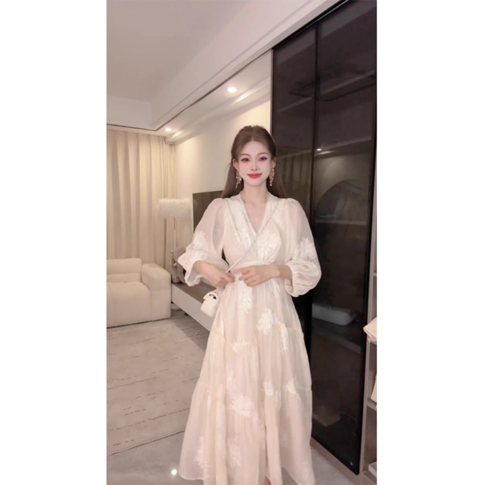 新款仙女轻奢V领泡泡袖茶歇国风连衣裙女装初恋高级感公主长裙子