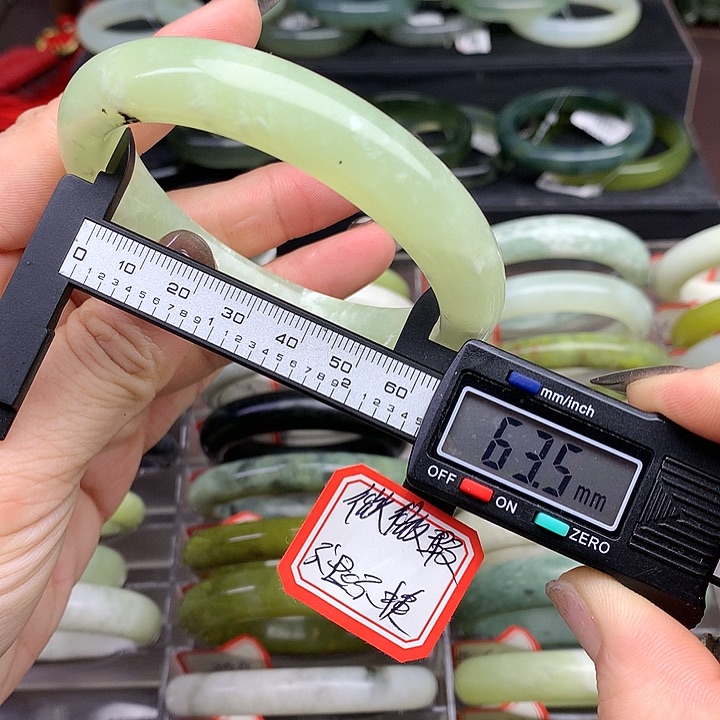 蛇纹石玉手镯未镶嵌248