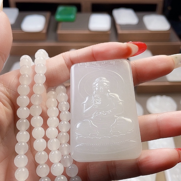 石英质玉（金丝玉）颈饰未镶嵌刘***…新疆金丝玉双面雕工