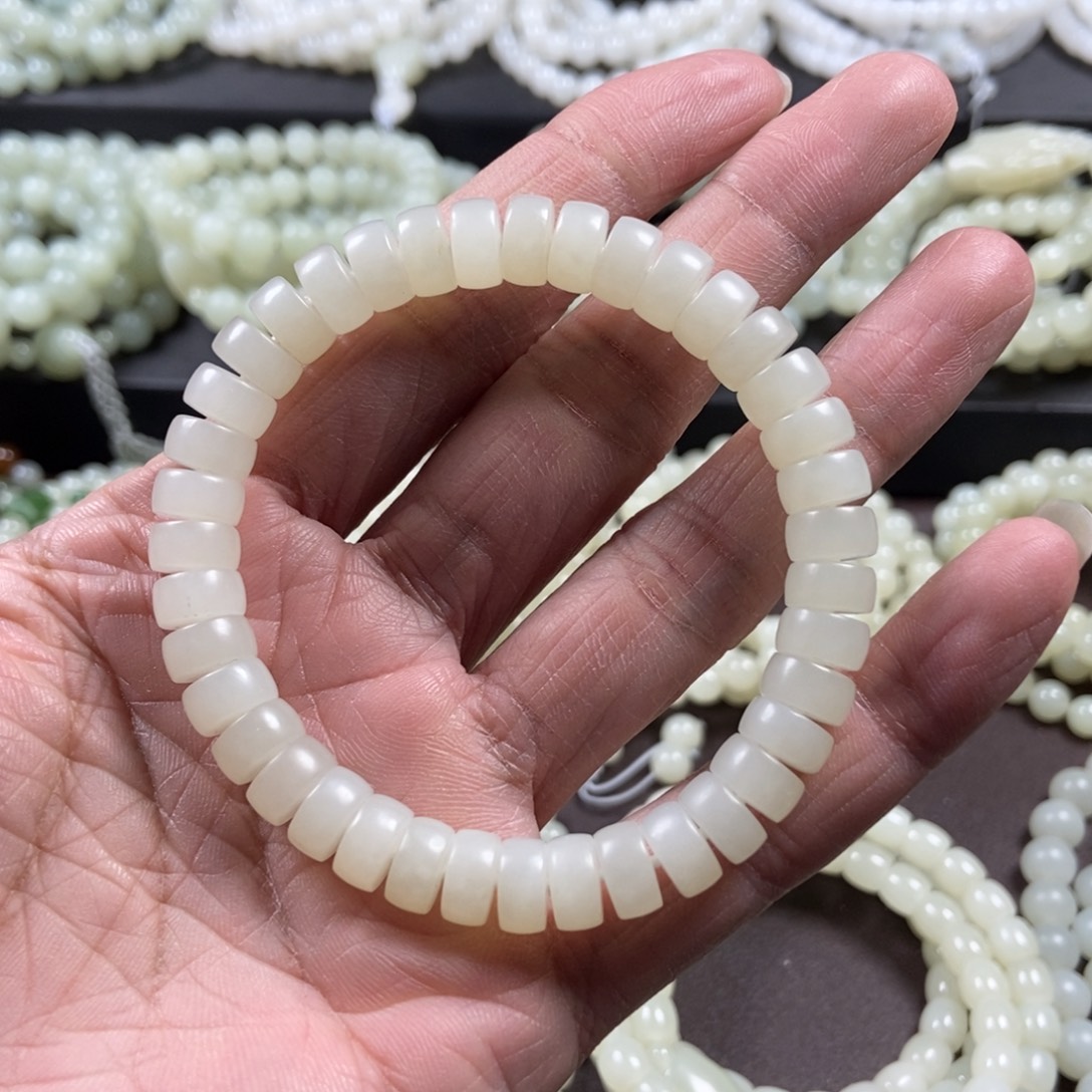 和田玉未镶嵌把件