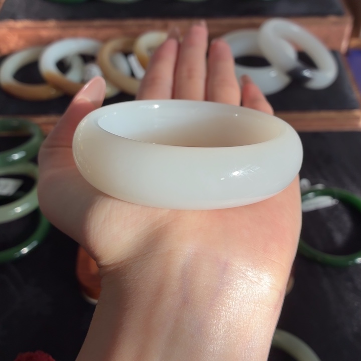 和田玉（白玉）未镶嵌手镯