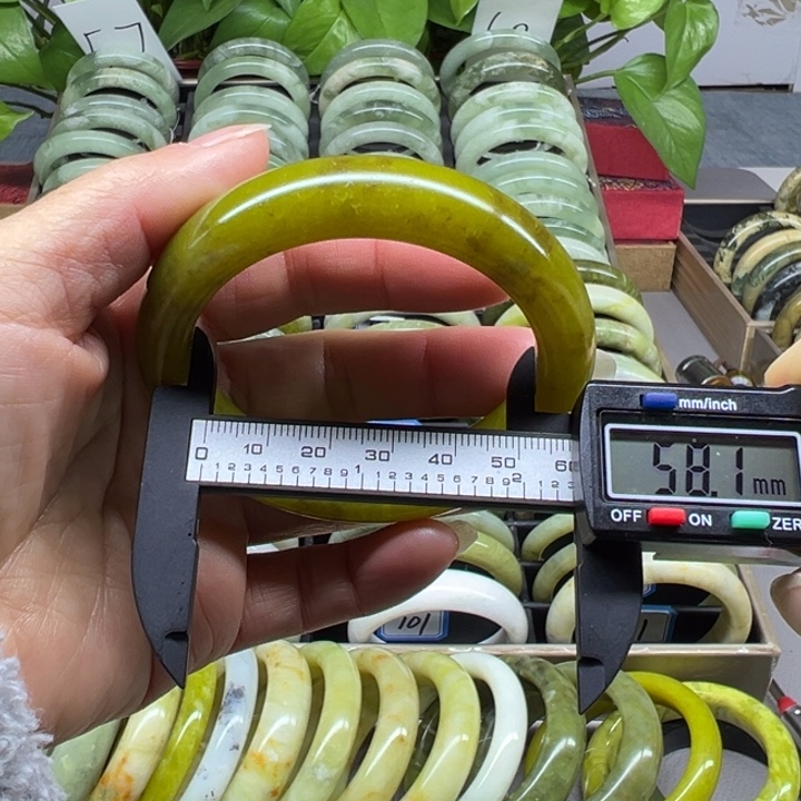 蛇纹石玉未镶嵌手镯105