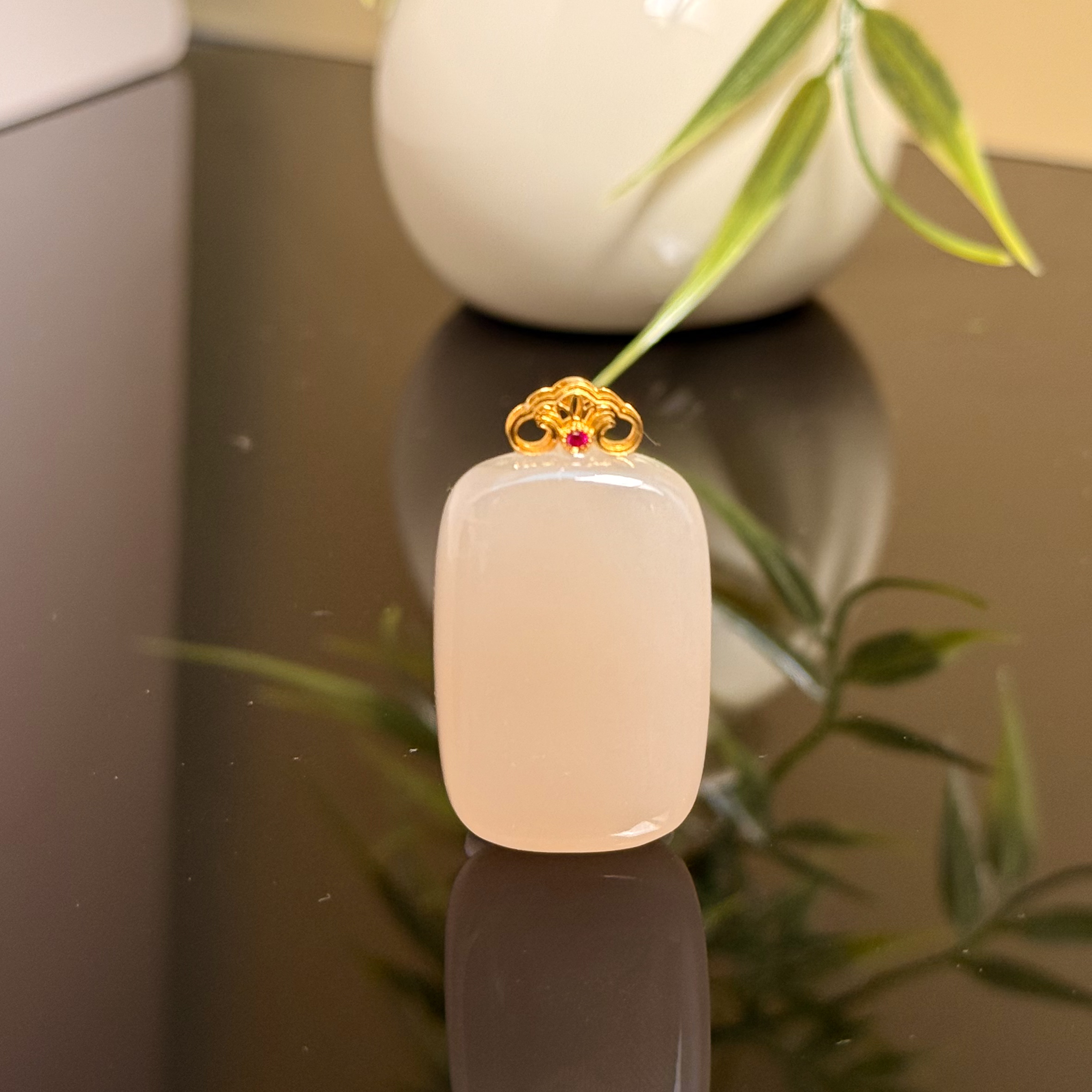 野牛沟藕粉和田玉无事牌吊坠18K金百搭简约