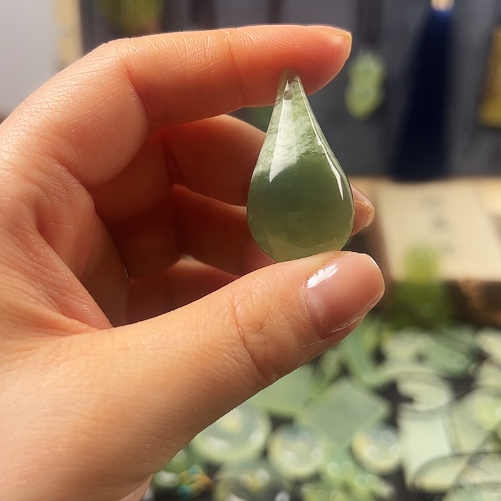 别***聒蛇纹石玉合金颈饰