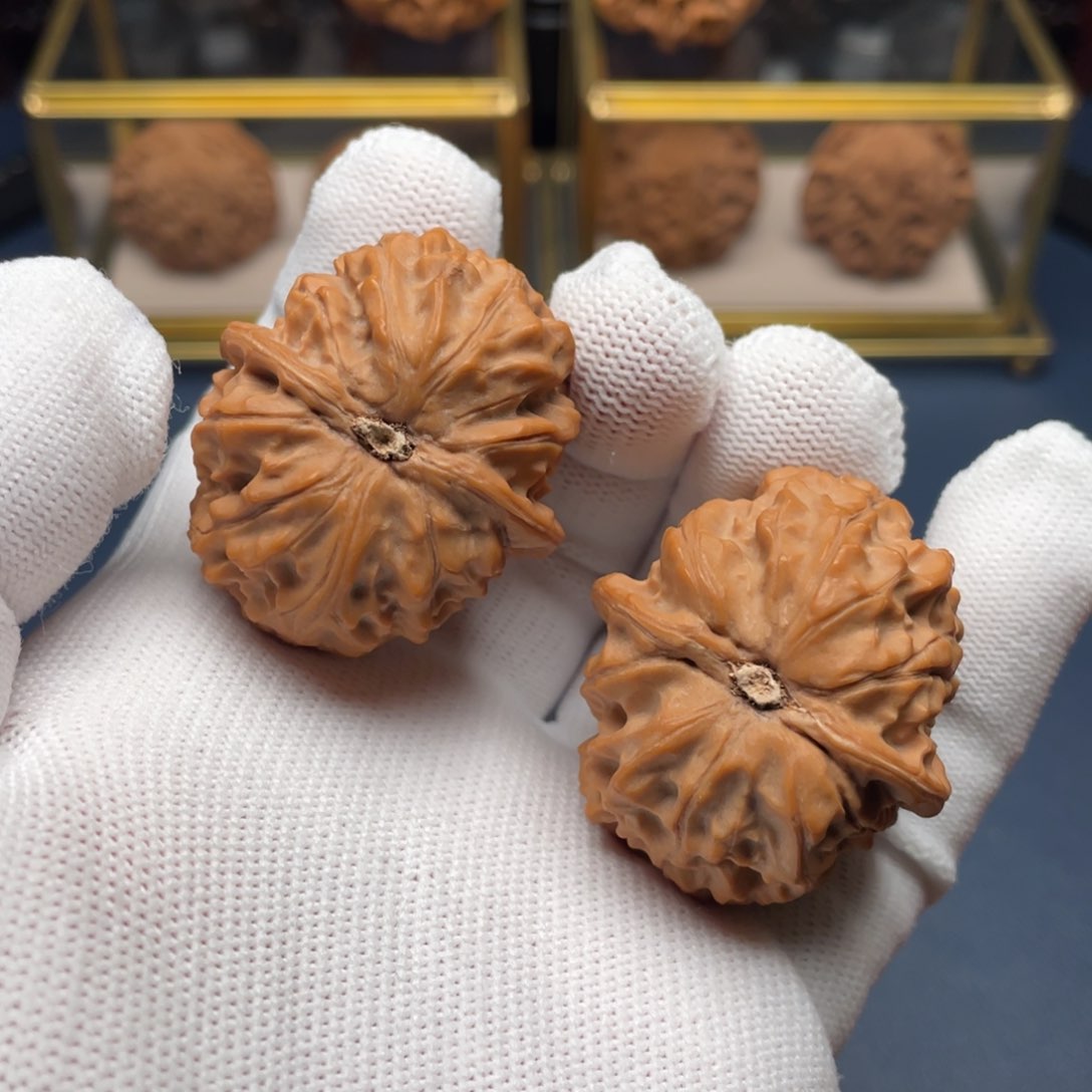 文玩核桃吊坠41黄松峪元宝