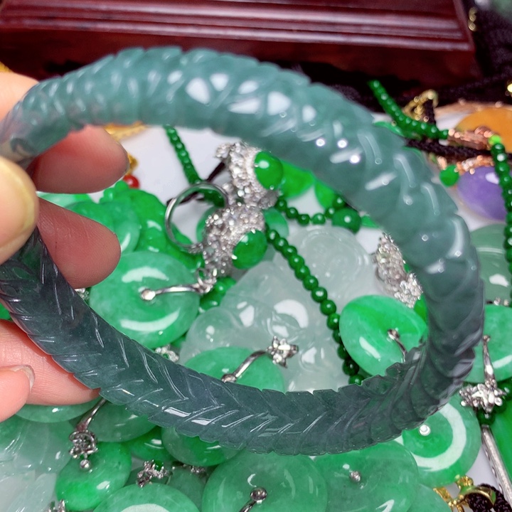 翡翠吊坠(不含链)未镶嵌