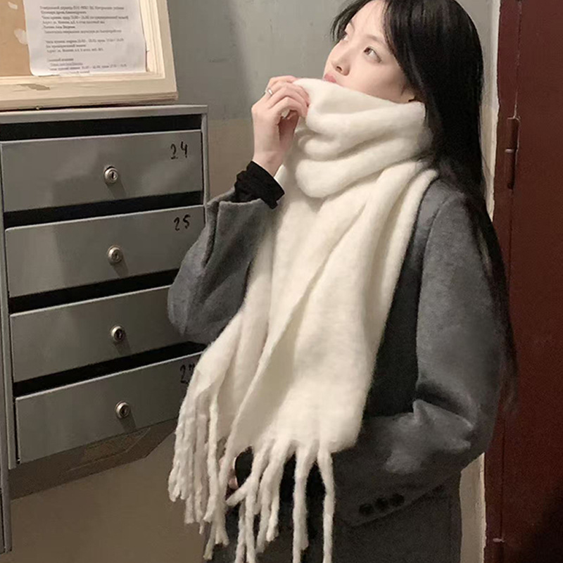 新款ins高级感围巾女秋冬季韩版时尚百搭加厚保暖纯色流苏围脖批