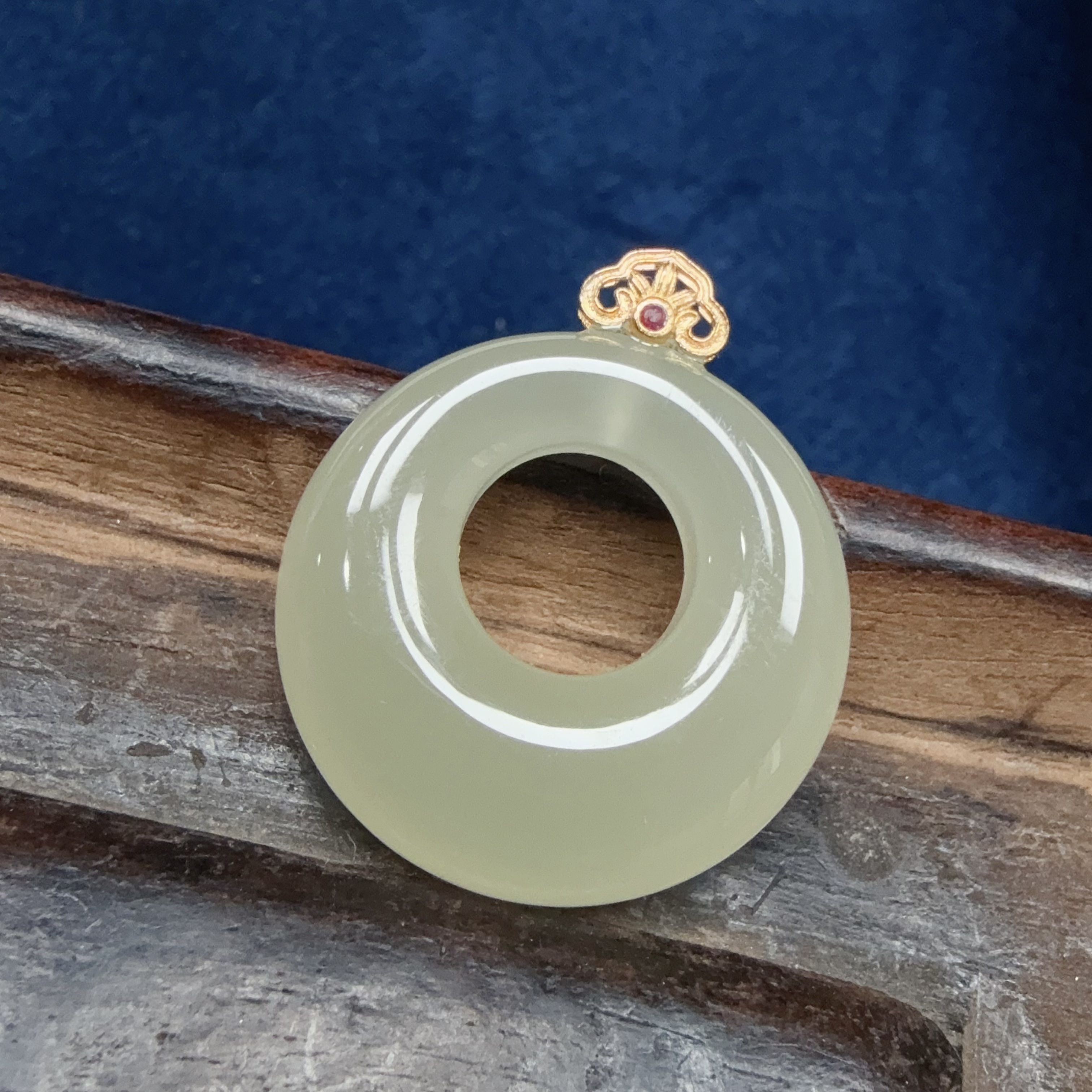 【伟伟鉴定】和田玉 晴水 金镶 公主扣 吊坠 19/19/5