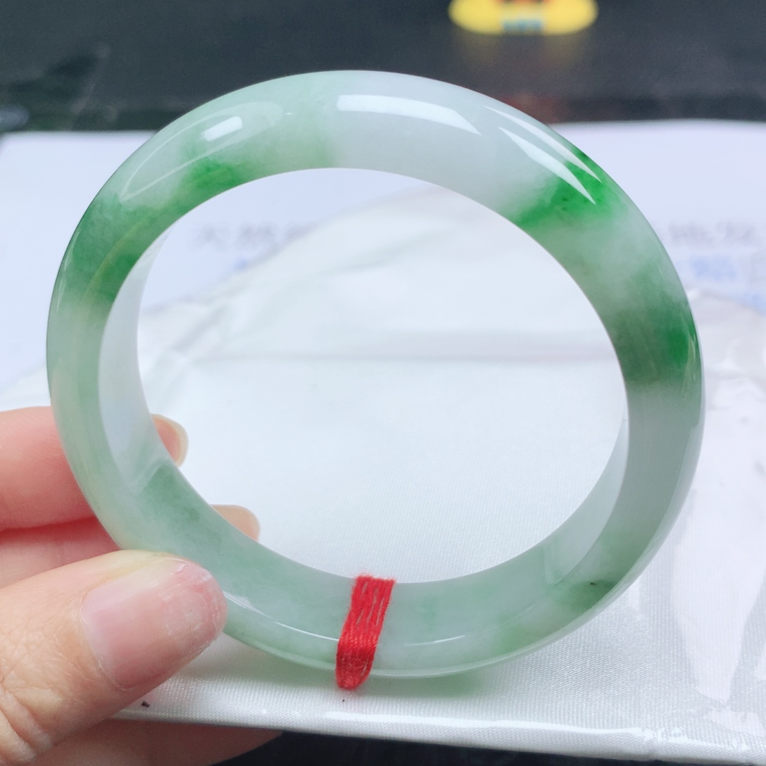 翡翠未镶嵌手镯正