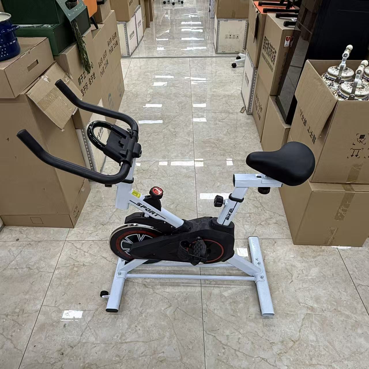 家用动感单车健身器材室内锻炼脚踏自行车男女通用——cj