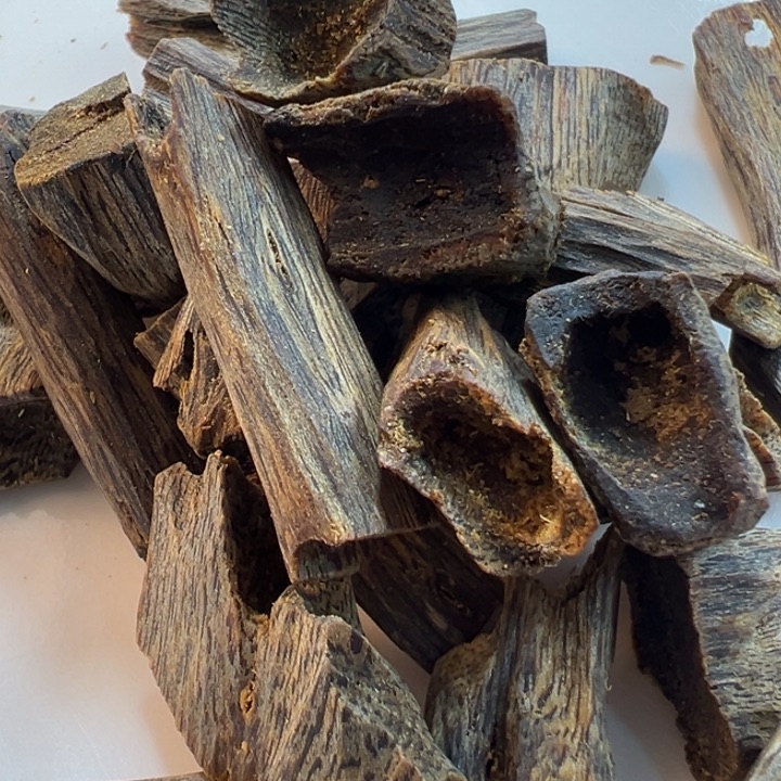 沉香碎屑沉香透顶绿淳化老料40克