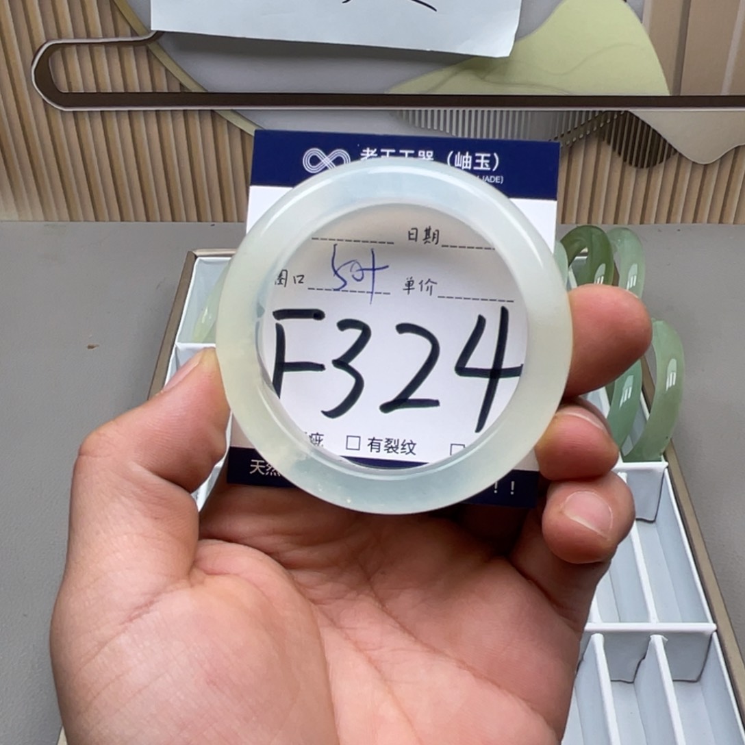 岫玉手镯手镯未镶嵌