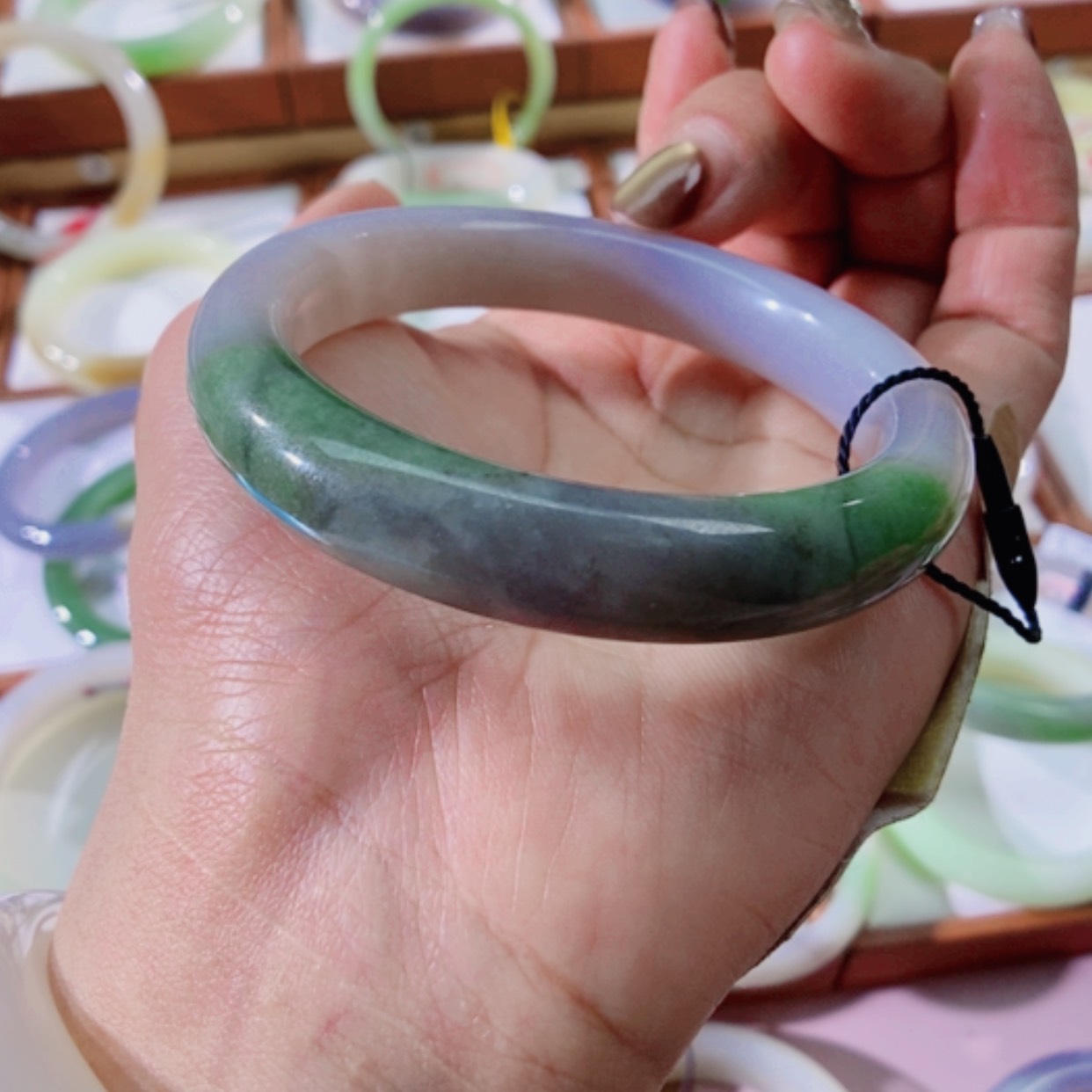 【闪购商品】未镶嵌手镯和田玉（翠青玉）尘*