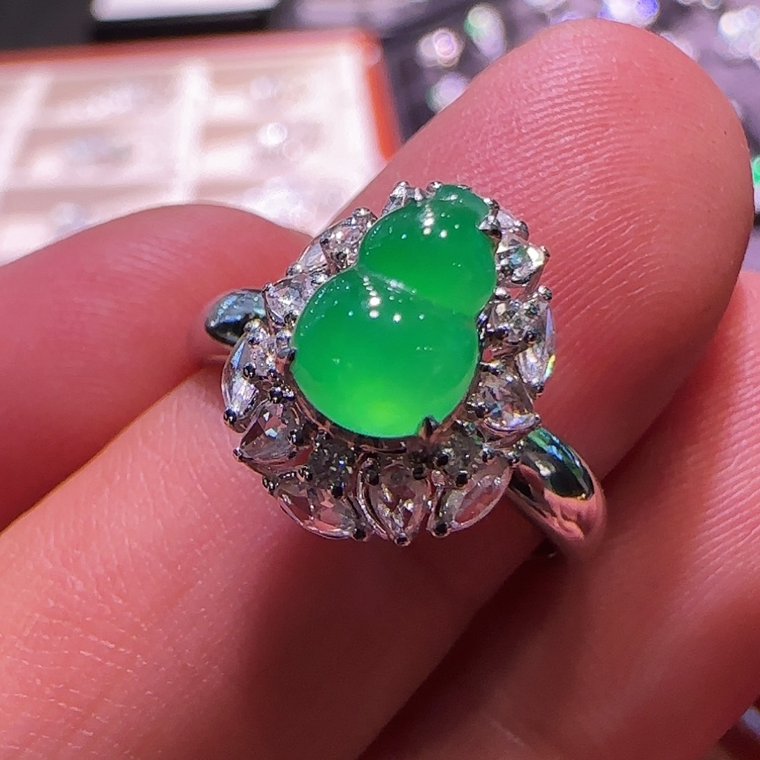 翡翠18K金镶嵌戒指