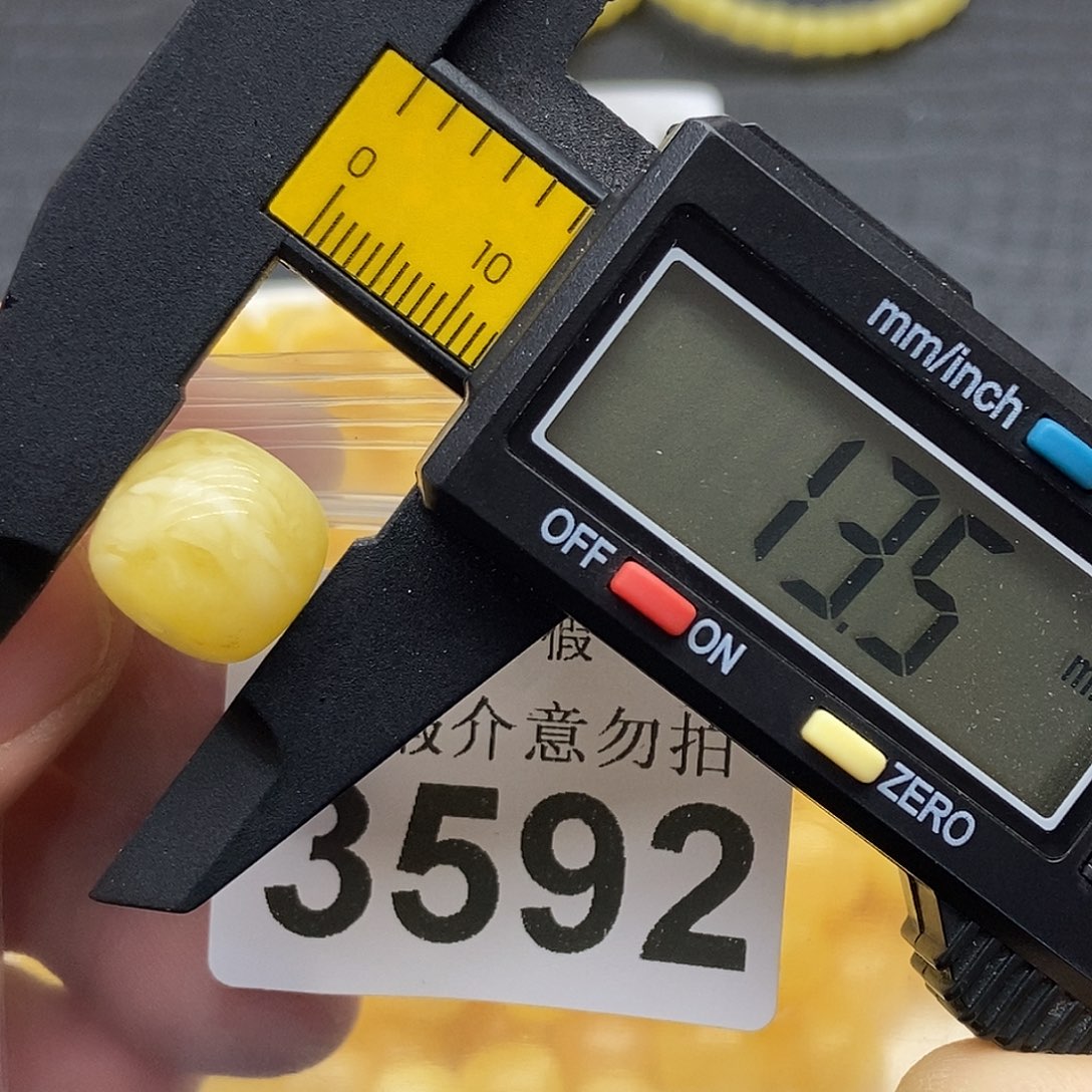 蜜蜡未镶嵌珠宝奇石3592