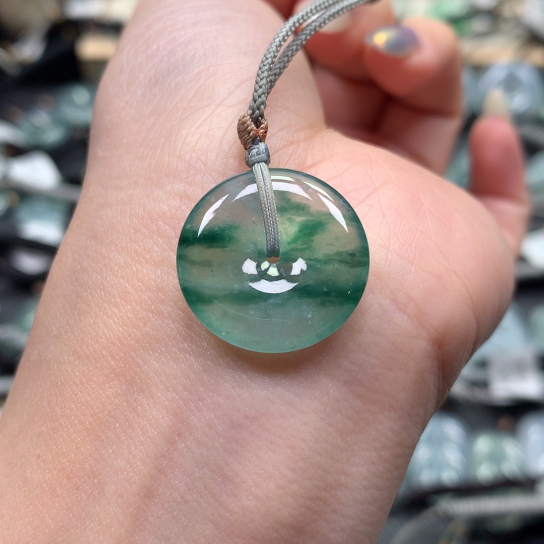 翡翠颈饰未镶嵌扣子