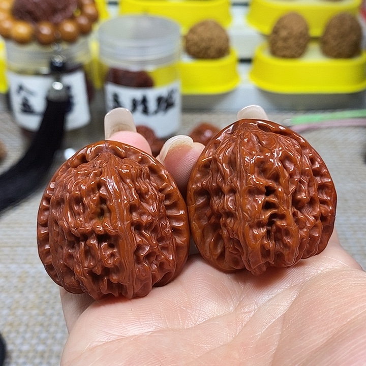 文玩核桃把件白狮子