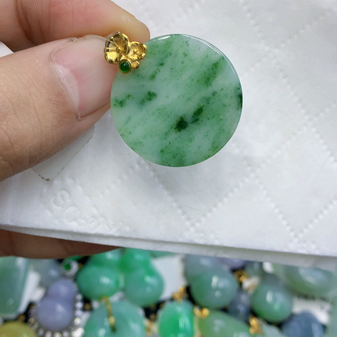 翡翠未镶嵌颈饰翡翠