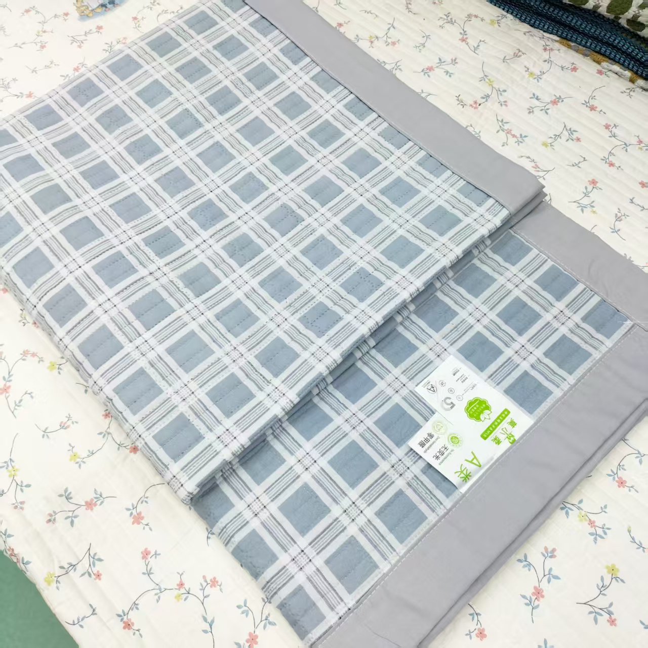 【包边床盖】<灰蓝棋盘格>120X220cm<±5cm>绗缝 多功能水洗透气柔软