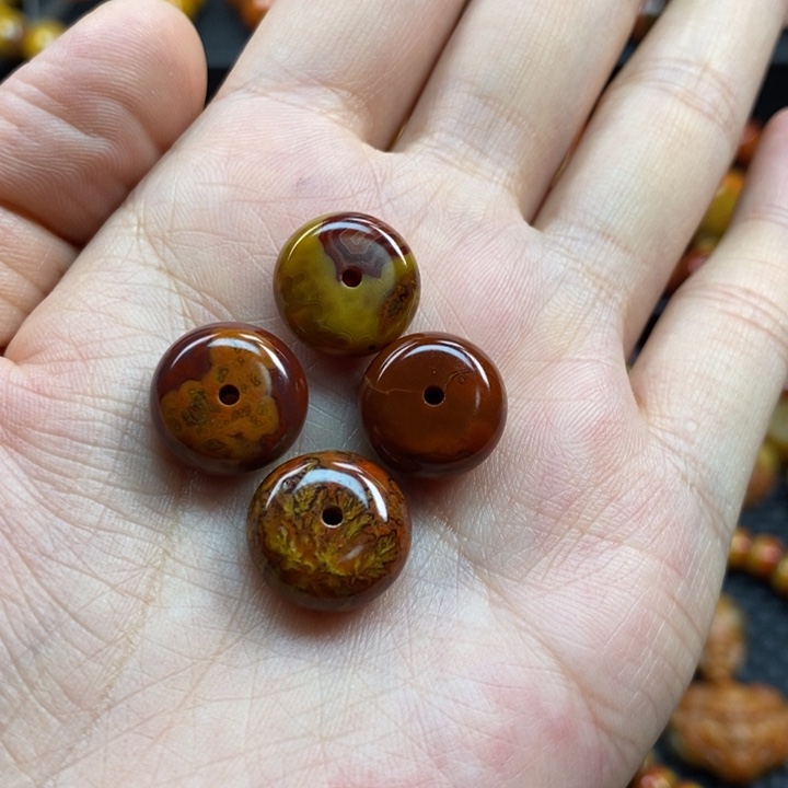 青***酒玛瑙/玉髓未镶嵌挂件战国红挂件