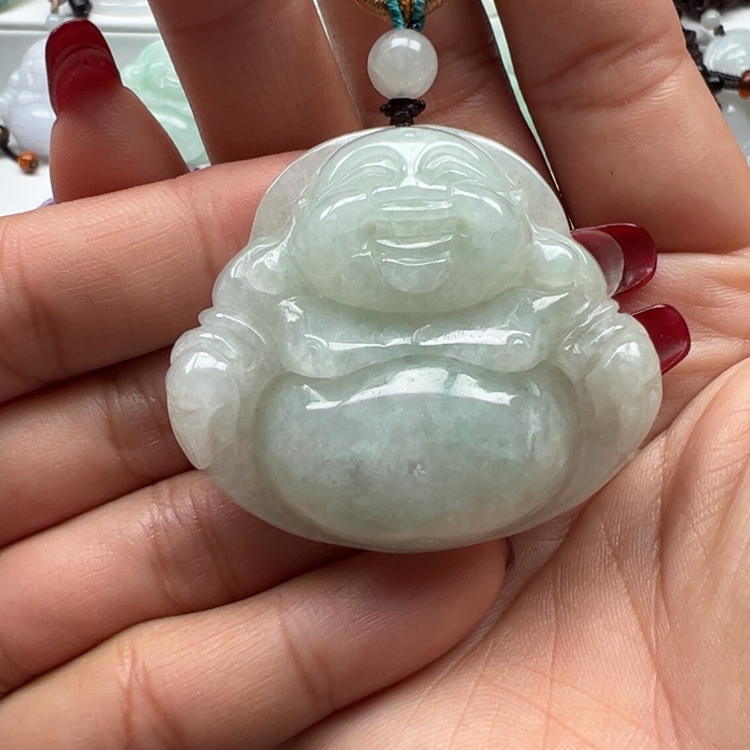 翡翠颈饰未镶嵌42.3×48.5×11.9