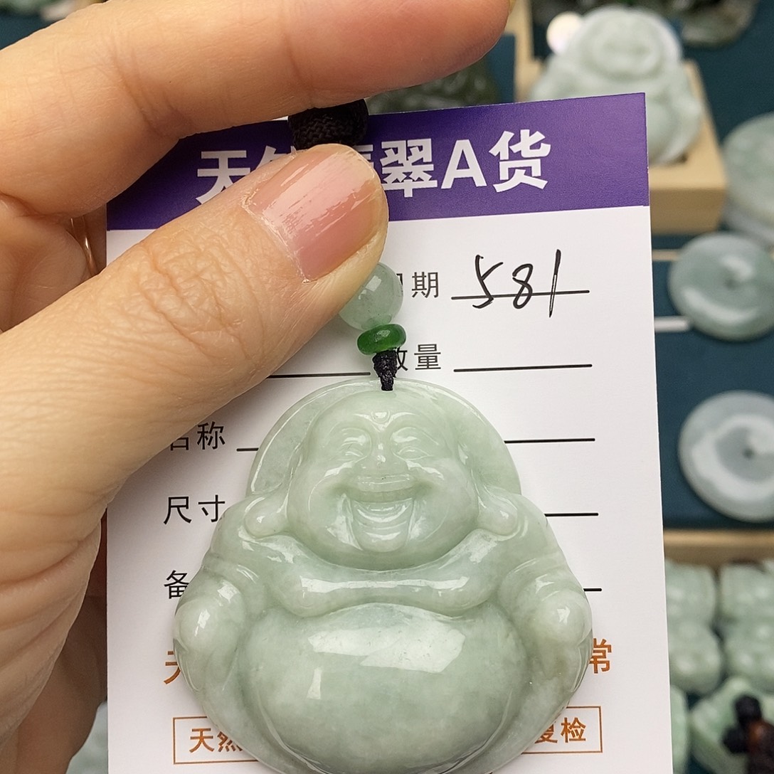 翡翠未镶嵌颈饰佛公