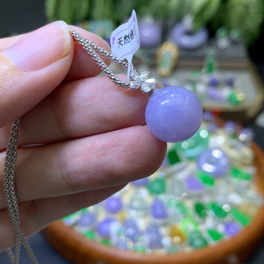 颈饰18K金镶嵌翡翠