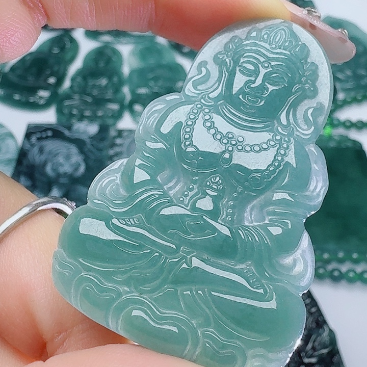 翡翠未镶嵌颈饰多样性发其一