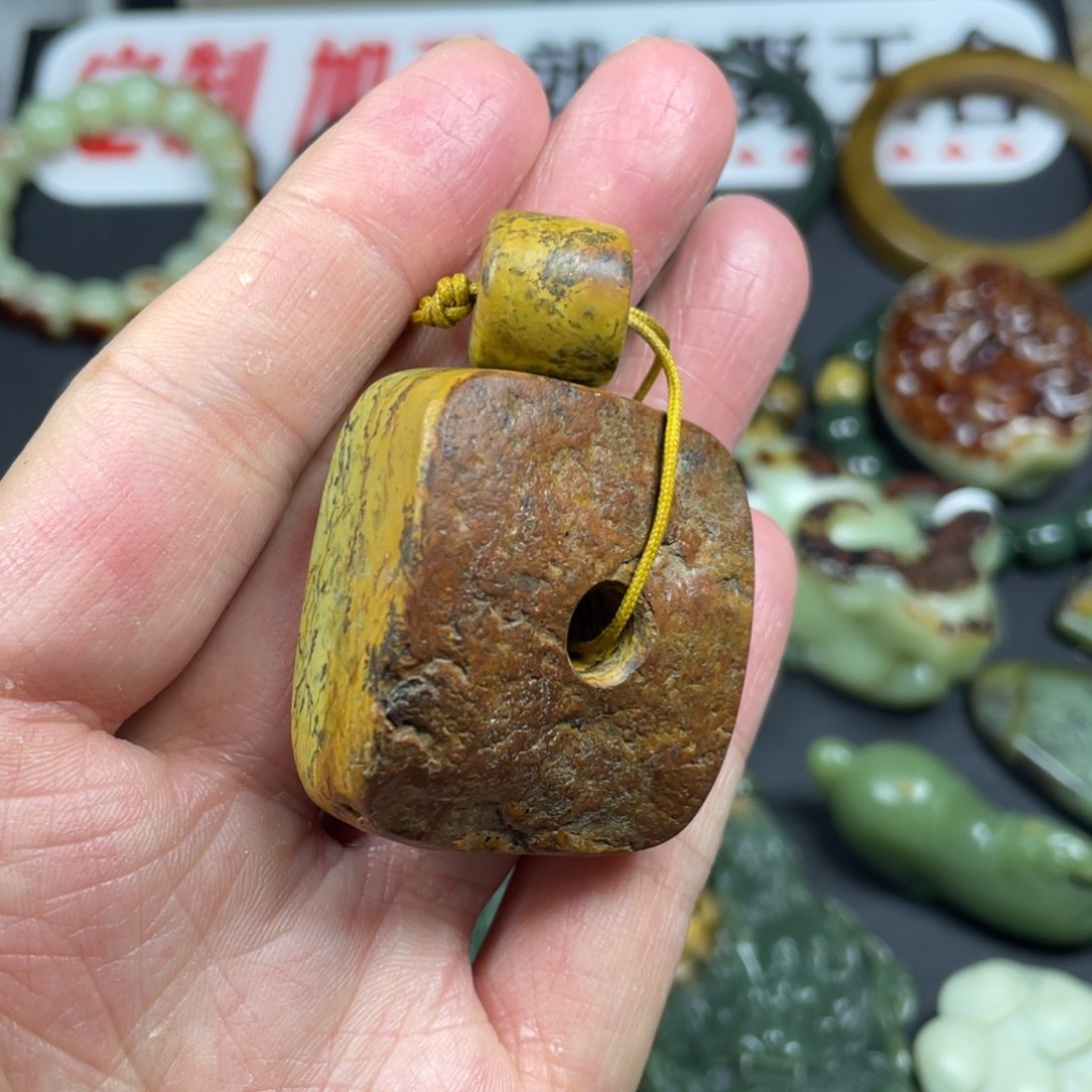 岫岩河磨玉（透闪石质玉）手链未镶嵌